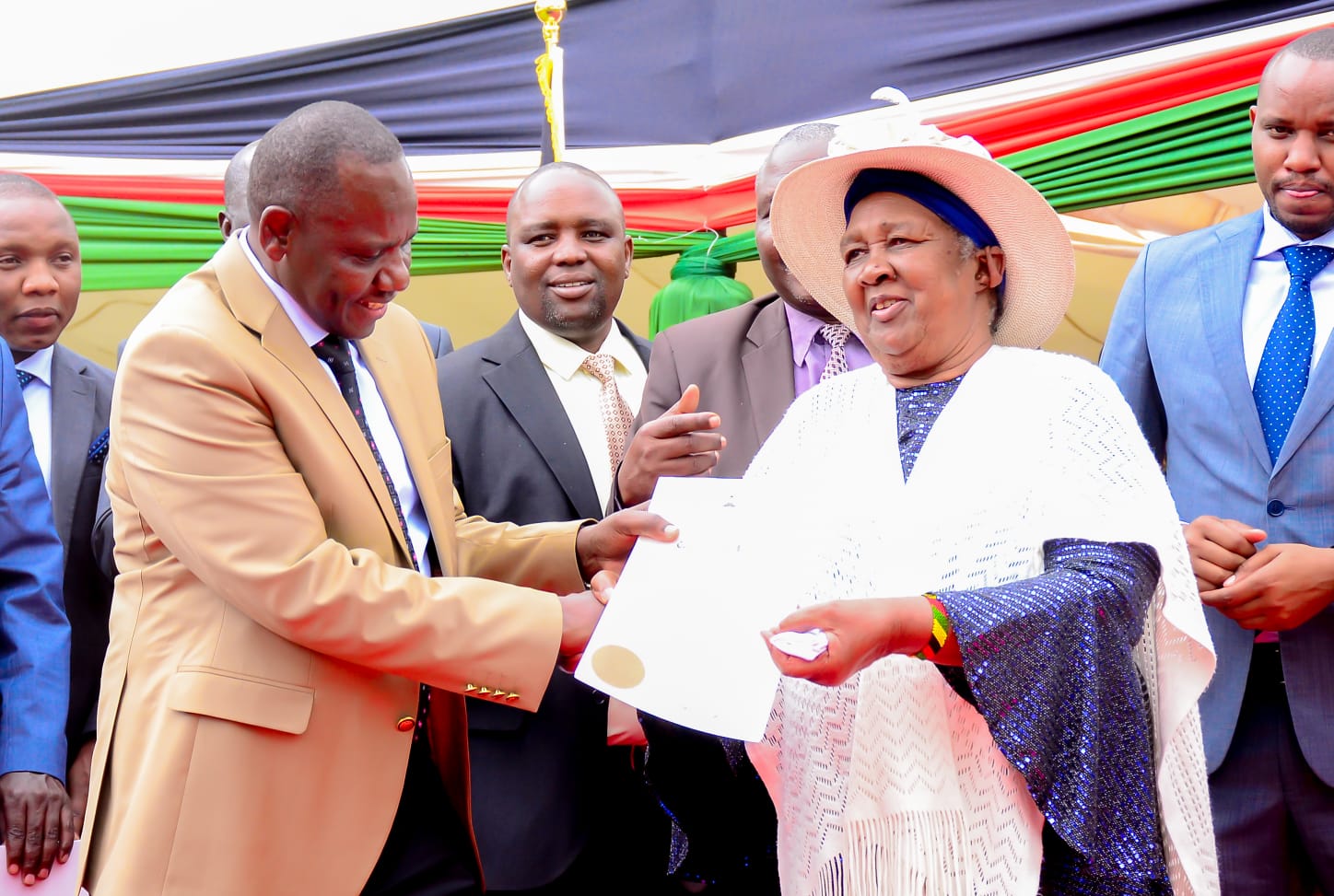 505 title deeds issued to land owners in Uasin Gishu